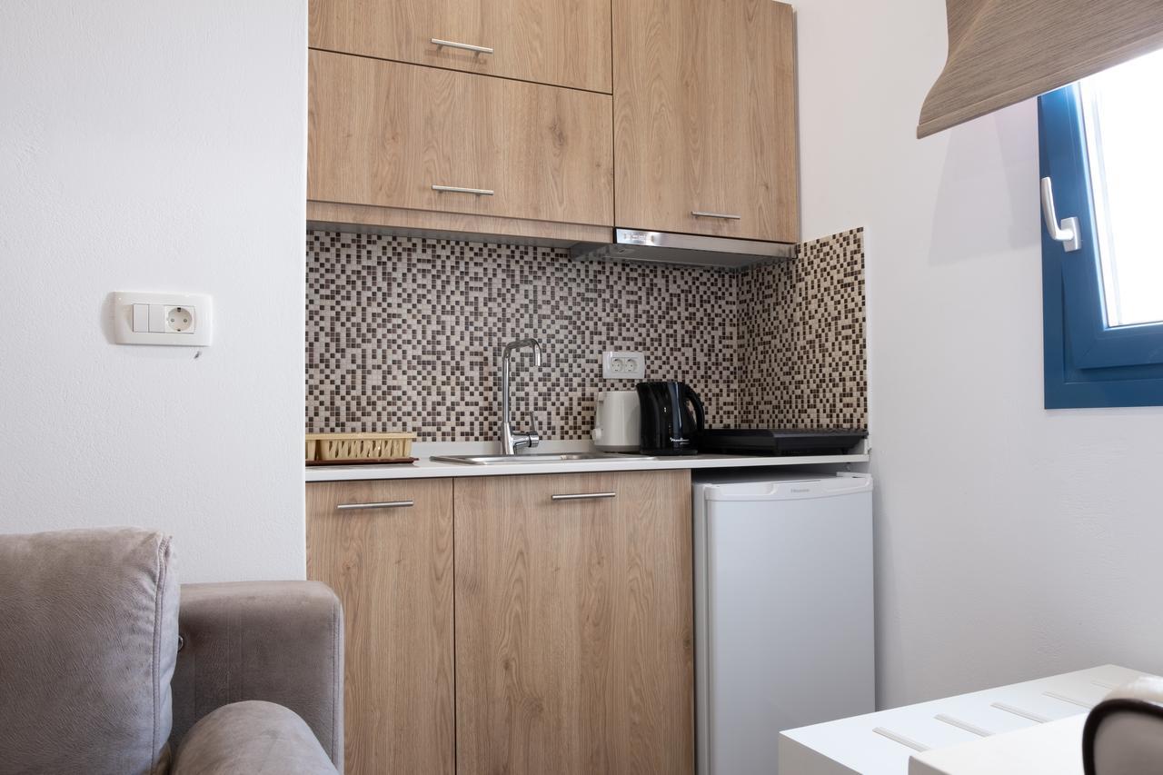 Tristhenia Aparthotel Períssa Eksteriør bilde