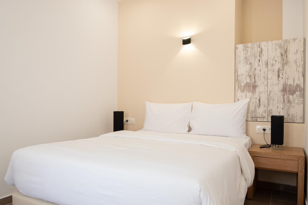 Tristhenia Aparthotel Períssa Eksteriør bilde